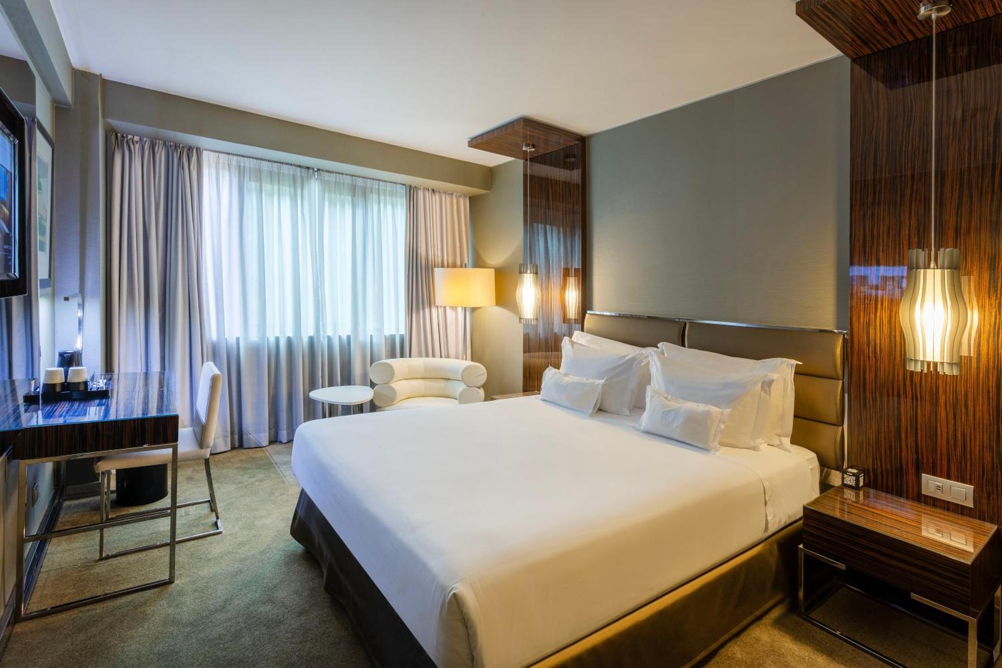 Deluxe King Room
