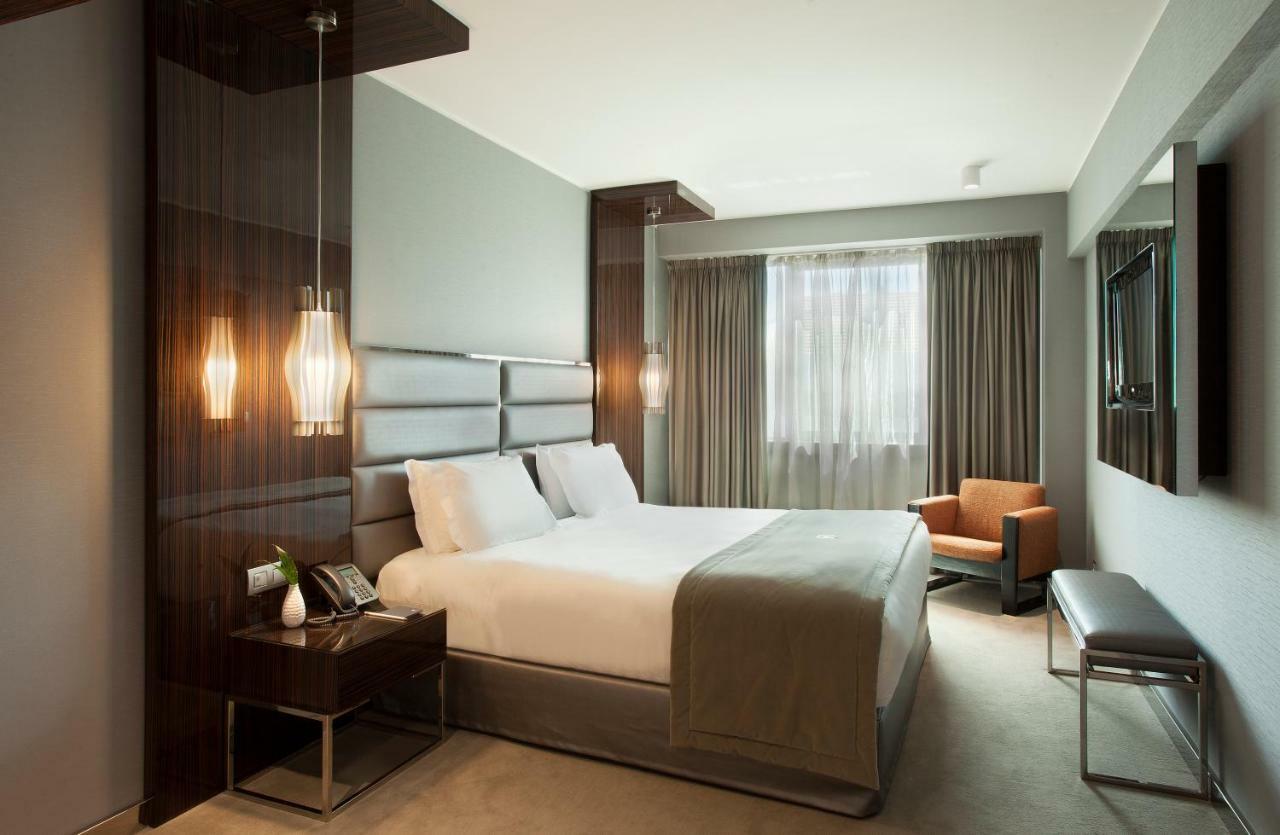 Family Suite (2 Adults + 2 Children)